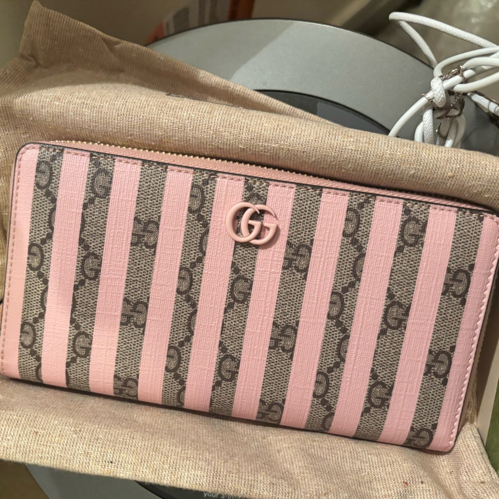 Gucci NWT Pink/Brown Striped Wallet - Full inclusion! - Picture 1 of 6